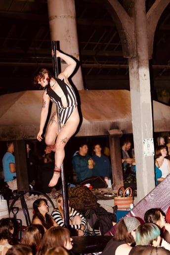 Gallery photo 7 of The Dancing Juggler