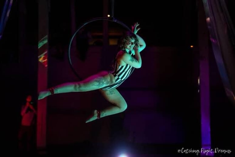 Gallery photo 4 of The Dancing Juggler