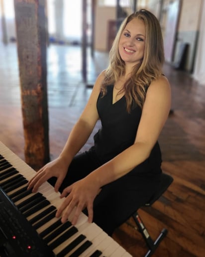 Gallery photo 8 of The Flying Ivories | Fort Lauderdale