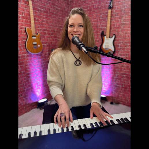 Gallery photo 1 of The Flying Ivories | Kansas City