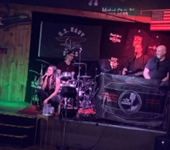 Gallery photo 1 of The Fox and the Hounds