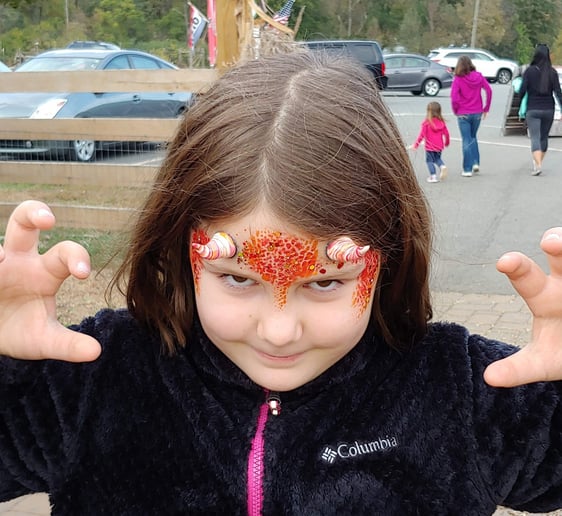 Gallery photo 7 of The Glitter Bee