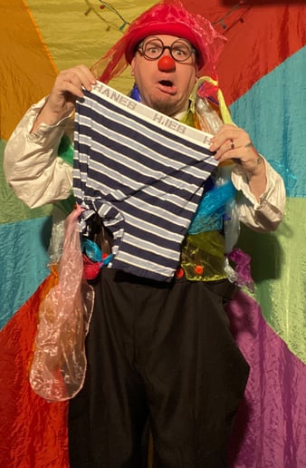 Gallery photo 5 of The Great Richy Bee’s One-Man Circus