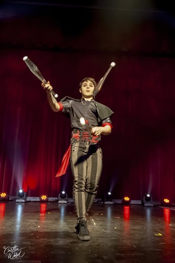 Gallery photo 10 of Harlequin: Juggler & Balance Artist