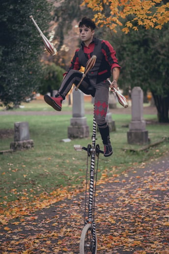 Gallery photo 11 of Harlequin: Juggler & Balance Artist
