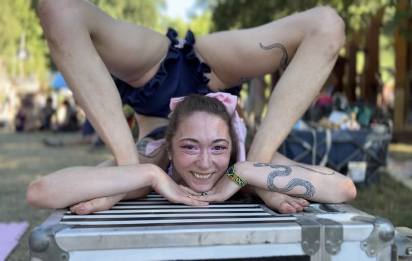 Gallery photo 3 of Hans The Contortionist