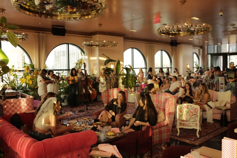 Gallery photo 8 of The Heartstrings