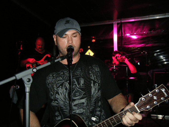 Gallery photo 3 of The Howler Monkeys Unplugged