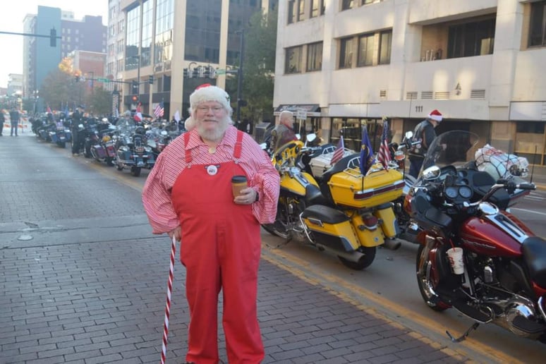 Gallery photo 4 of The Jolly Old Elf Wichita