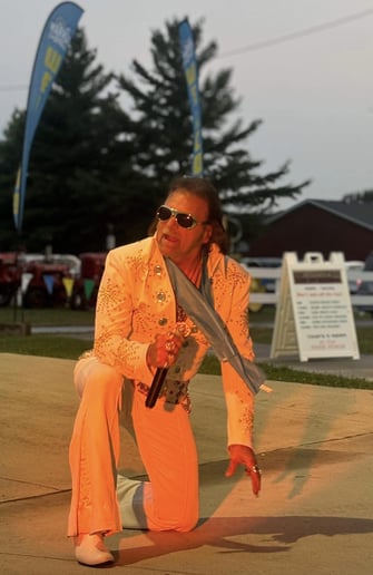 Gallery photo 7 of The King Incognito Show