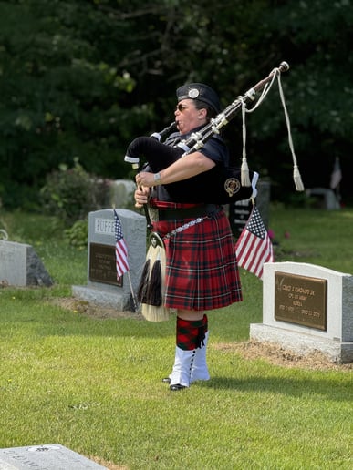 Gallery photo 2 of Amanda McGregor - Bagpiping for your Event