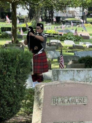 Gallery photo 4 of Amanda McGregor - Bagpiping for your Event