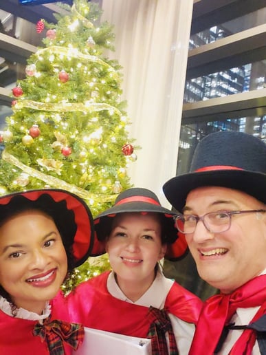 Gallery photo 12 of The Lola Bard Holiday Carolers