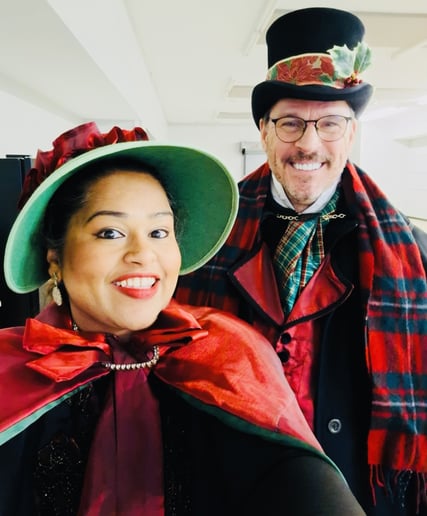 Gallery photo 17 of The Lola Bard Holiday Carolers