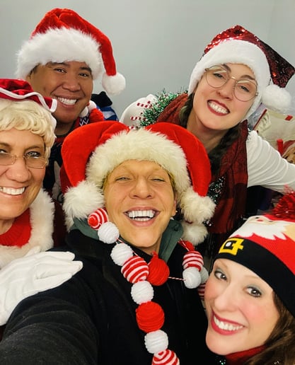 Gallery photo 19 of The Lola Bard Holiday Carolers