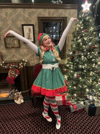 Gallery photo 21 of The Lola Bard Holiday Carolers