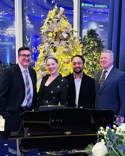 Gallery photo 22 of The Lola Bard Holiday Carolers