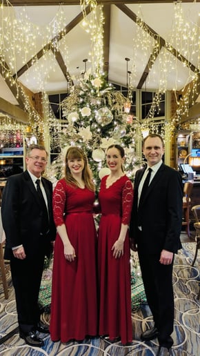 Gallery photo 26 of The Lola Bard Holiday Carolers