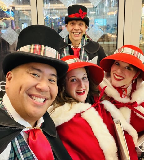 Gallery photo 27 of The Lola Bard Holiday Carolers