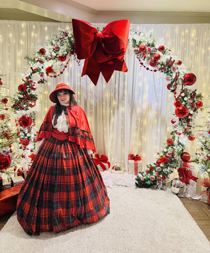 Gallery photo 28 of The Lola Bard Holiday Carolers
