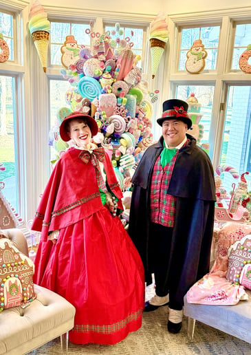 Gallery photo 30 of The Lola Bard Holiday Carolers