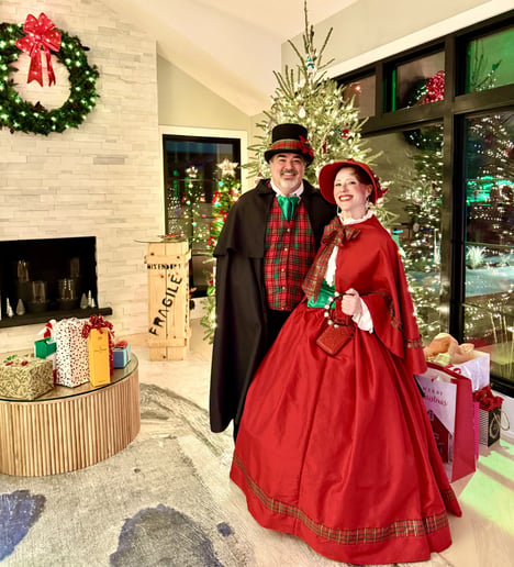 Gallery photo 31 of The Lola Bard Holiday Carolers