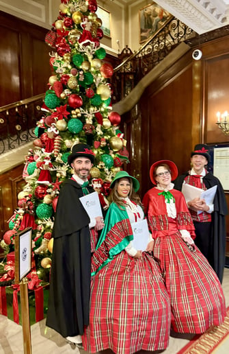 Gallery photo 32 of The Lola Bard Holiday Carolers