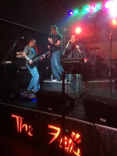 Gallery photo 2 of The Machine (Live-Band Karaoke)