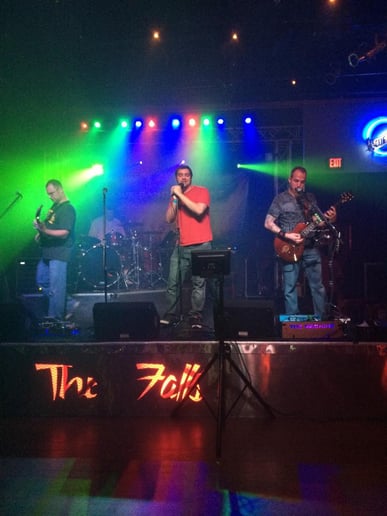 Gallery photo 1 of The Machine (Live-Band Karaoke)