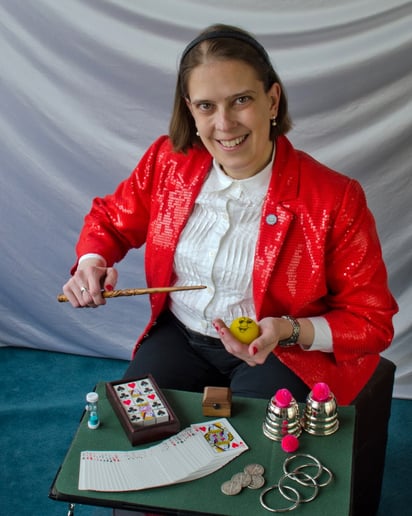 Gallery photo 1 of Proximity Illusions With Carrie Rostollan
