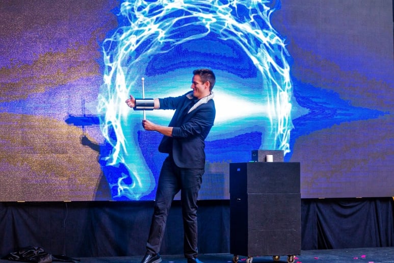 Gallery photo 5 of Magician Eric Giliam