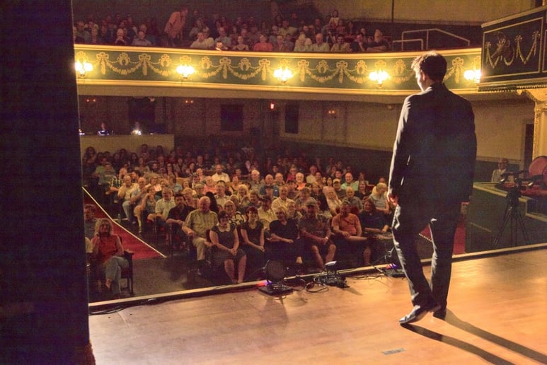 Gallery photo 9 of Magician Eric Giliam