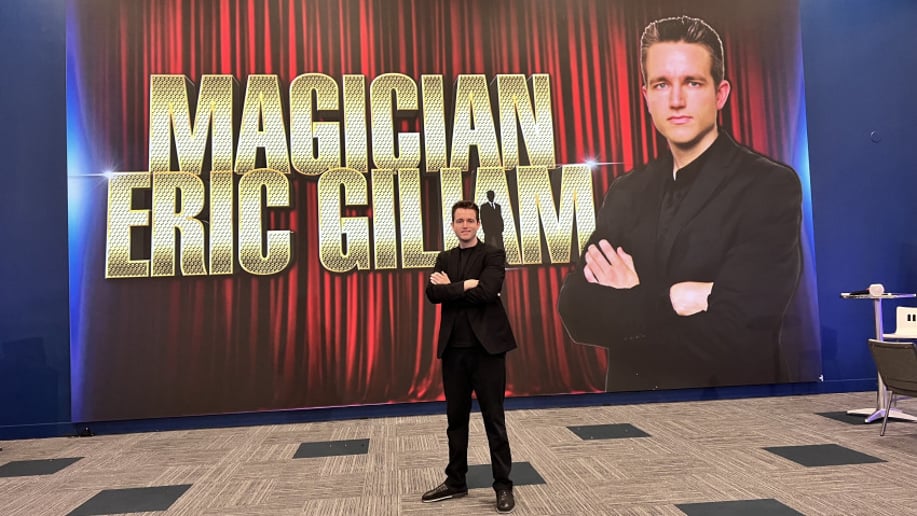 Gallery photo 13 of Magician Eric Giliam
