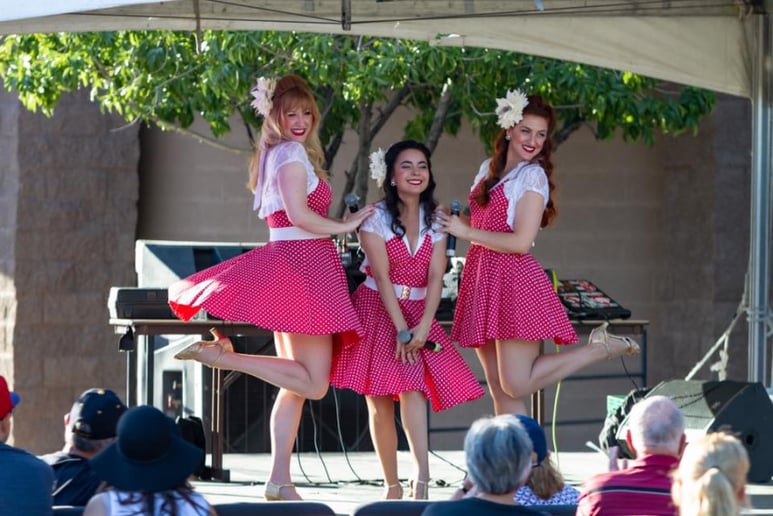 Gallery photo 9 of The Manhattan Dolls