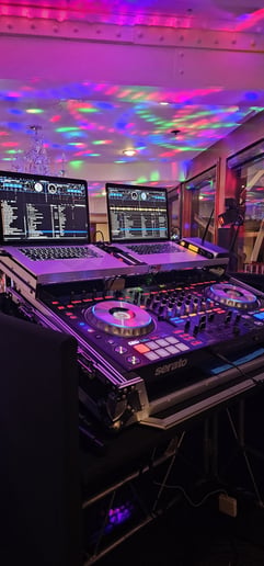 Gallery photo 1 of The Mix Master Pro Dj & Limousines