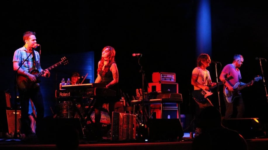 Gallery photo 9 of The Mixtapes: 90s Tribute Band