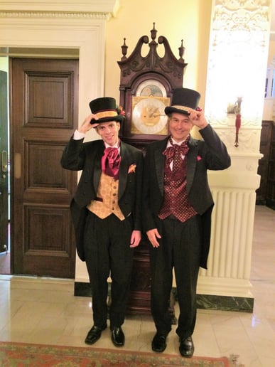 Gallery photo 11 of The Old Fashioned Carolers