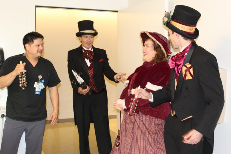 Gallery photo 12 of The Old Fashioned Carolers