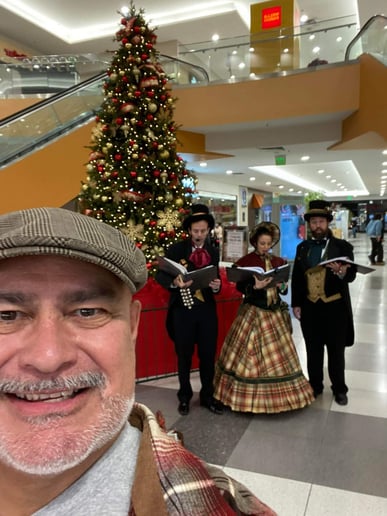 Gallery photo 20 of The Old Fashioned Carolers