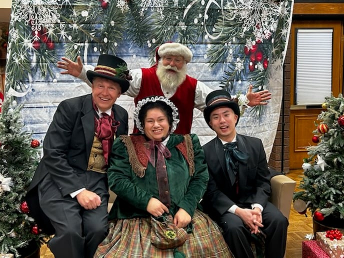 Gallery photo 2 of The Old Fashioned Carolers