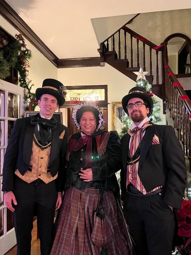 Gallery photo 32 of The Old Fashioned Carolers
