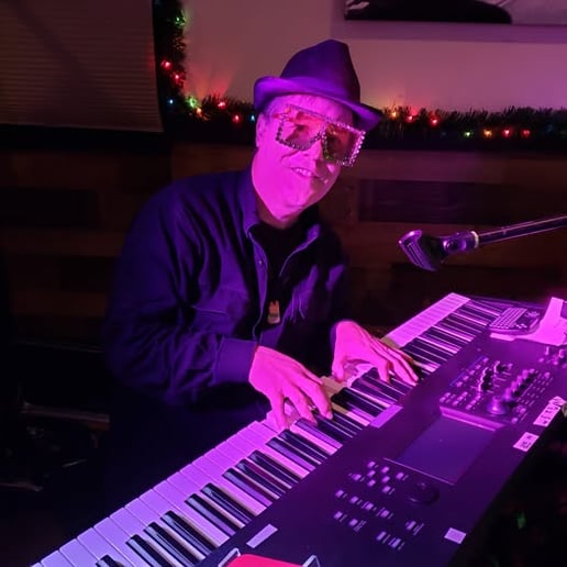 Gallery photo 5 of The Party Keys - Dueling Piano Show