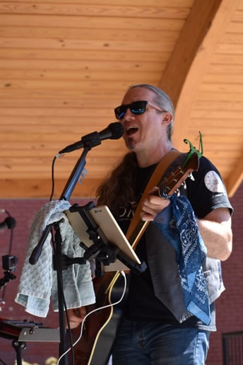 Gallery photo 9 of The Paulie Guitar Show