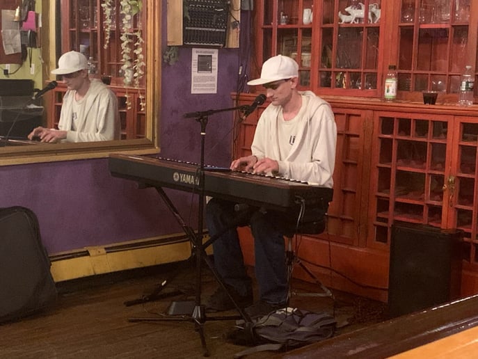 Gallery photo 8 of The Piano Gentleman