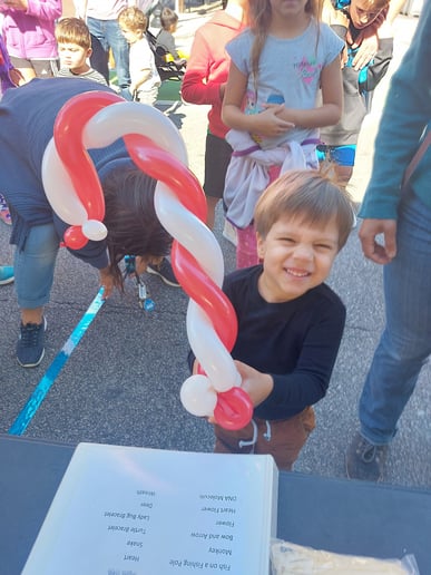 Gallery photo 5 of The Polka Dot Man - Balloons, Magic and Santa