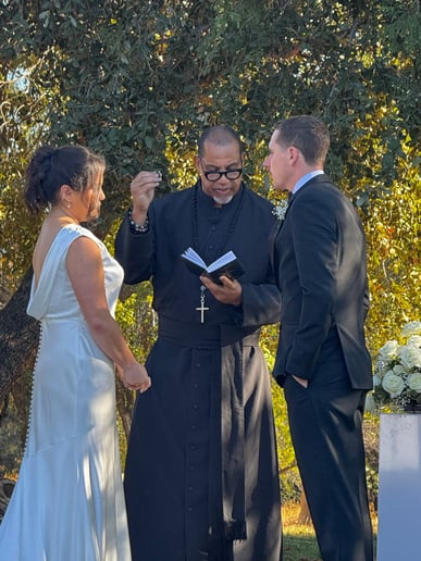 Gallery photo 1 of The Pro’s Wedding Officiant