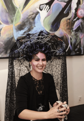 Gallery photo 4 of The Psychic, Rozine