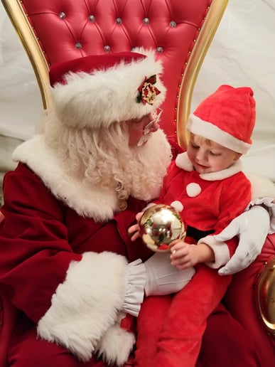 Gallery photo 6 of Book Santa Claus Deane