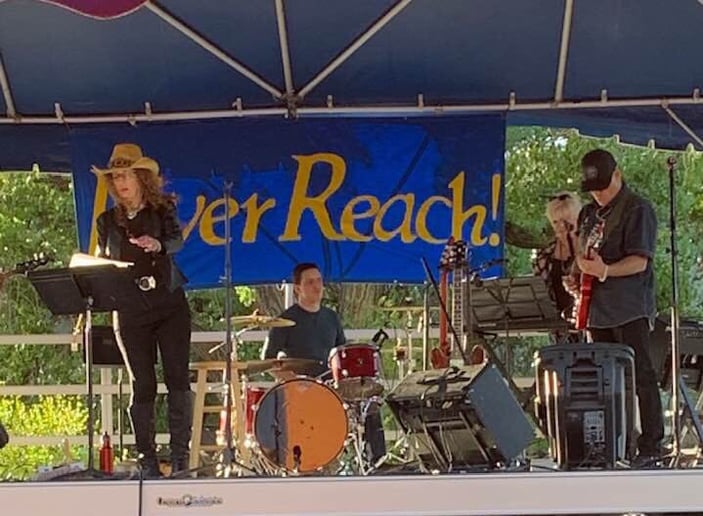 Gallery photo 2 of Good Timez Band
