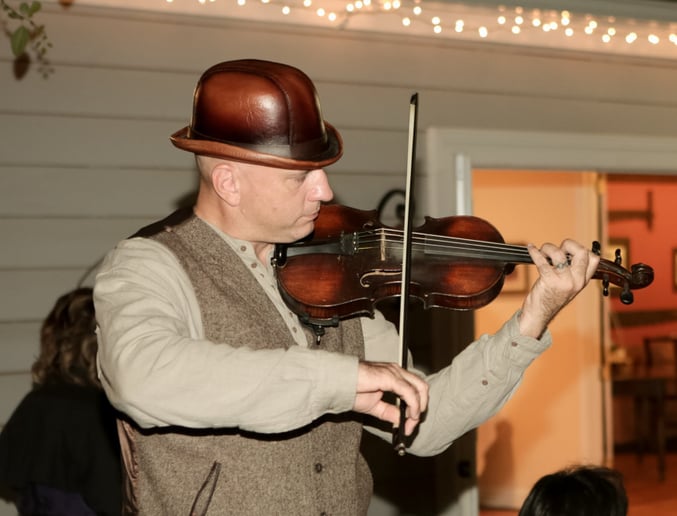 Gallery photo 3 of Keith Engle - Irish Fiddle